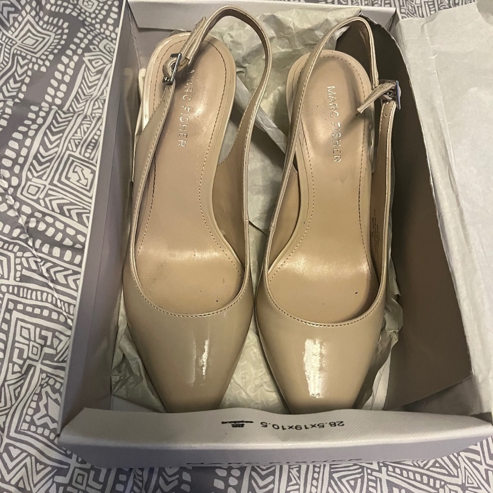 Von Maur women’s tan high heels